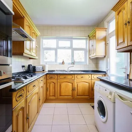 Wembley Arch View, 4-Bed House, Drive For 2 Cars Apartment London Exterior photo