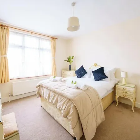 Wembley Arch View, 4-Bed House, Drive For 2 Cars Apartment London Exterior photo