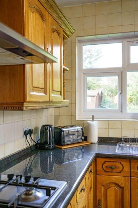 Wembley Arch View, 4-bed House, Drive For 2 Cars Лондон
