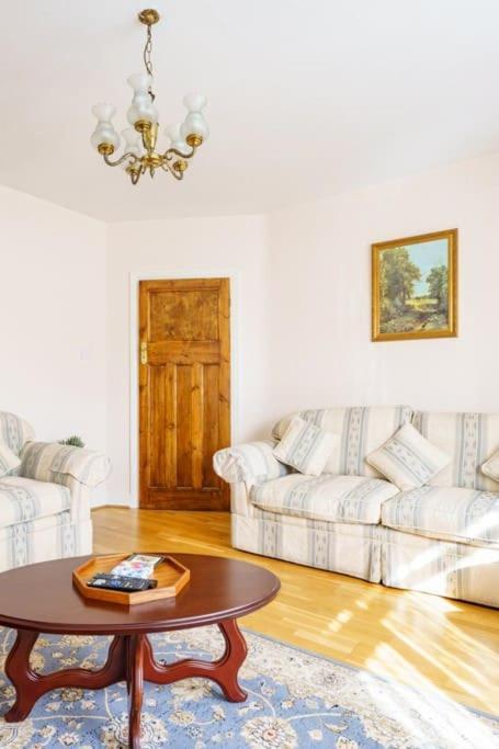 Wembley Arch View, 4-bed House, Drive For 2 Cars Апартаменты