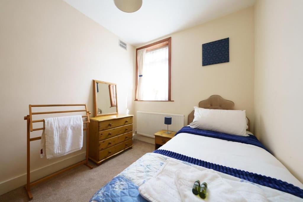 Wembley Arch View, 4-bed House, Drive For 2 Cars * Лондон