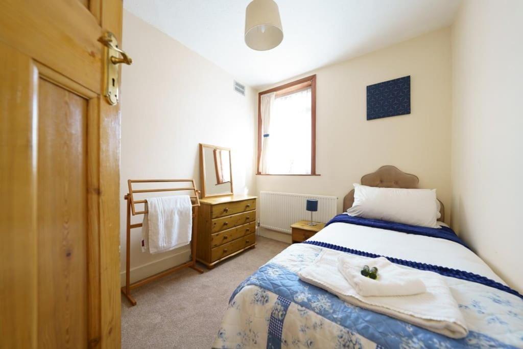 Wembley Arch View, 4-bed House, Drive For 2 Cars * Лондон